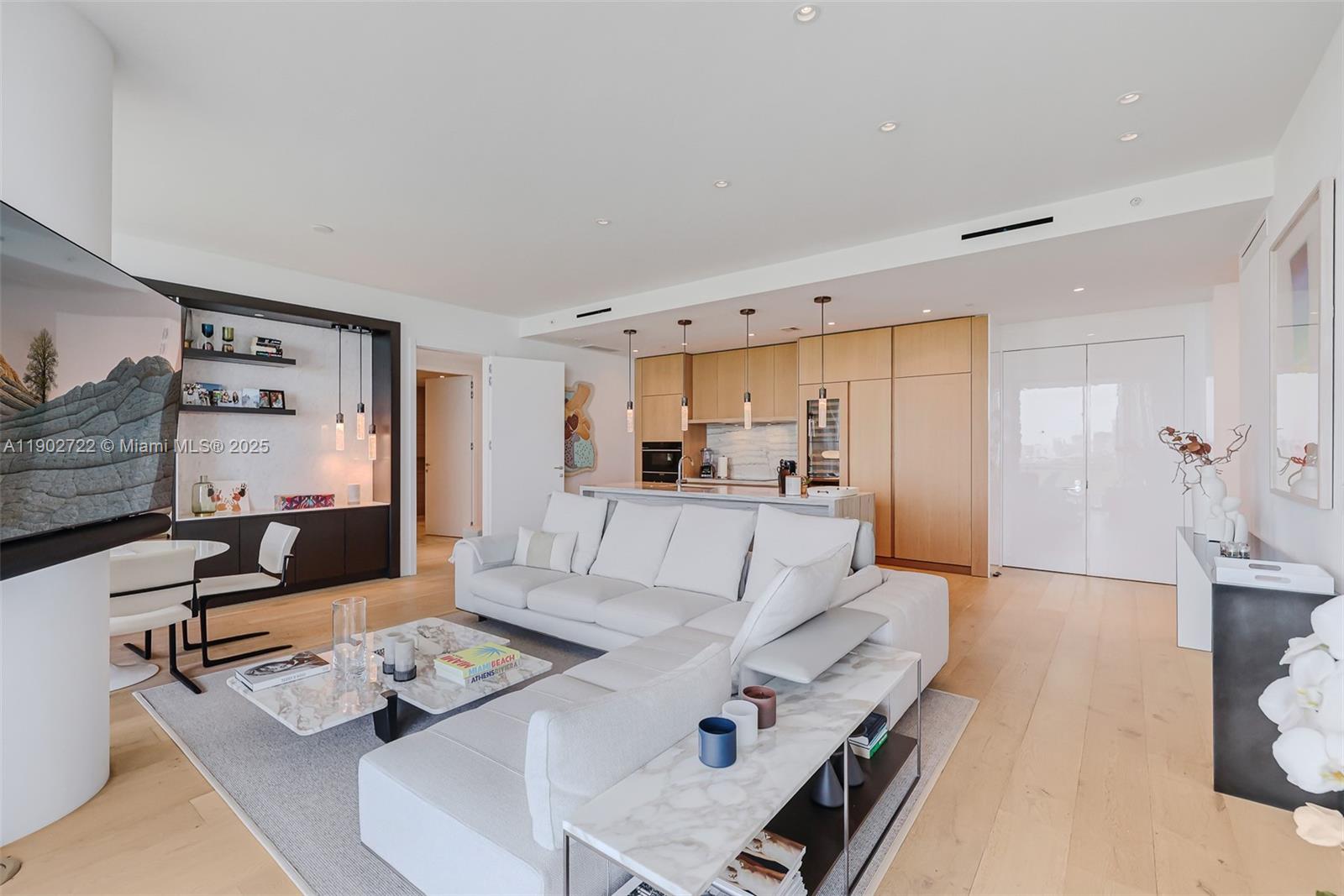 8701 Collins Ave # 904