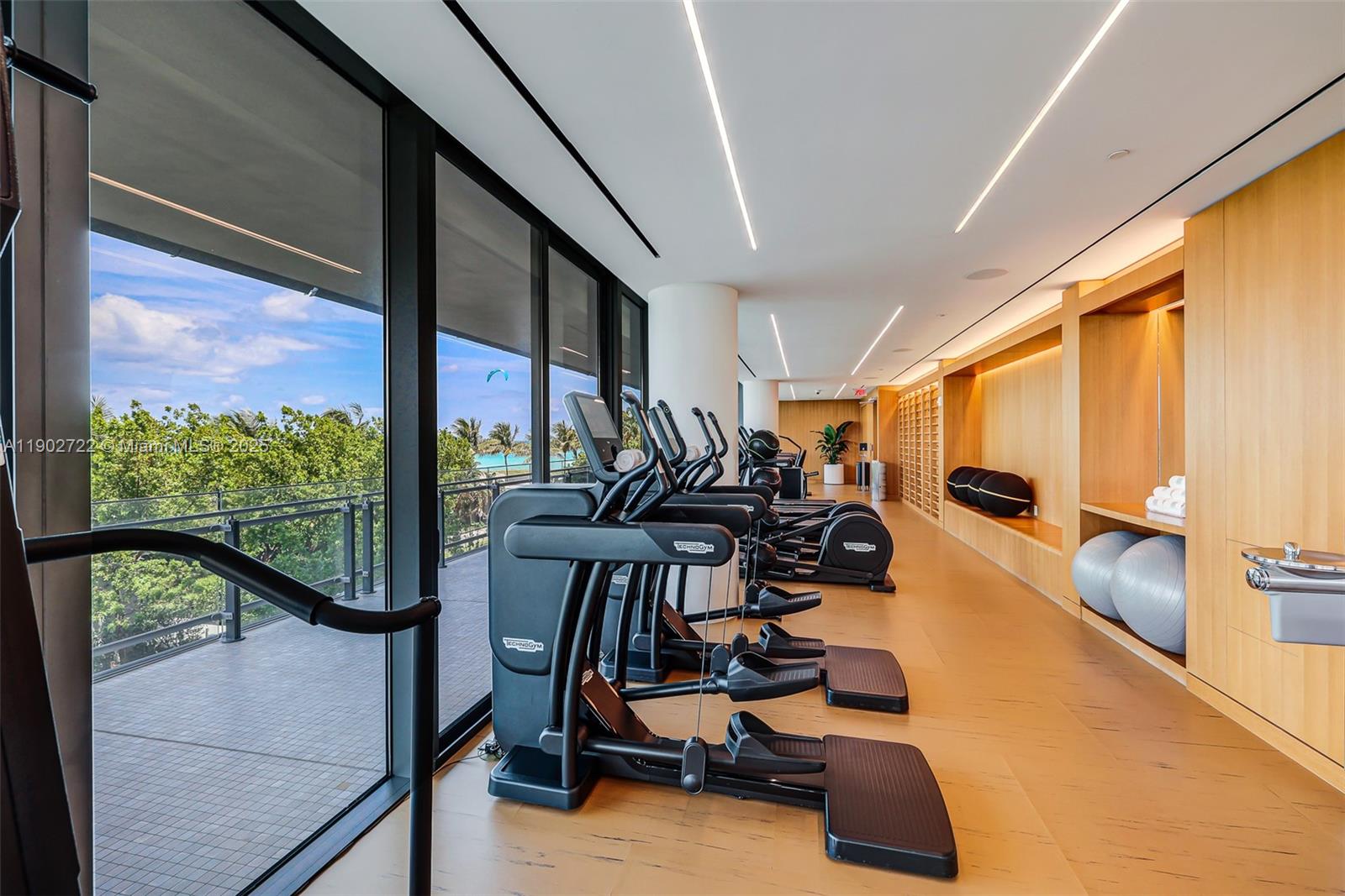 8701 Collins Ave # 904