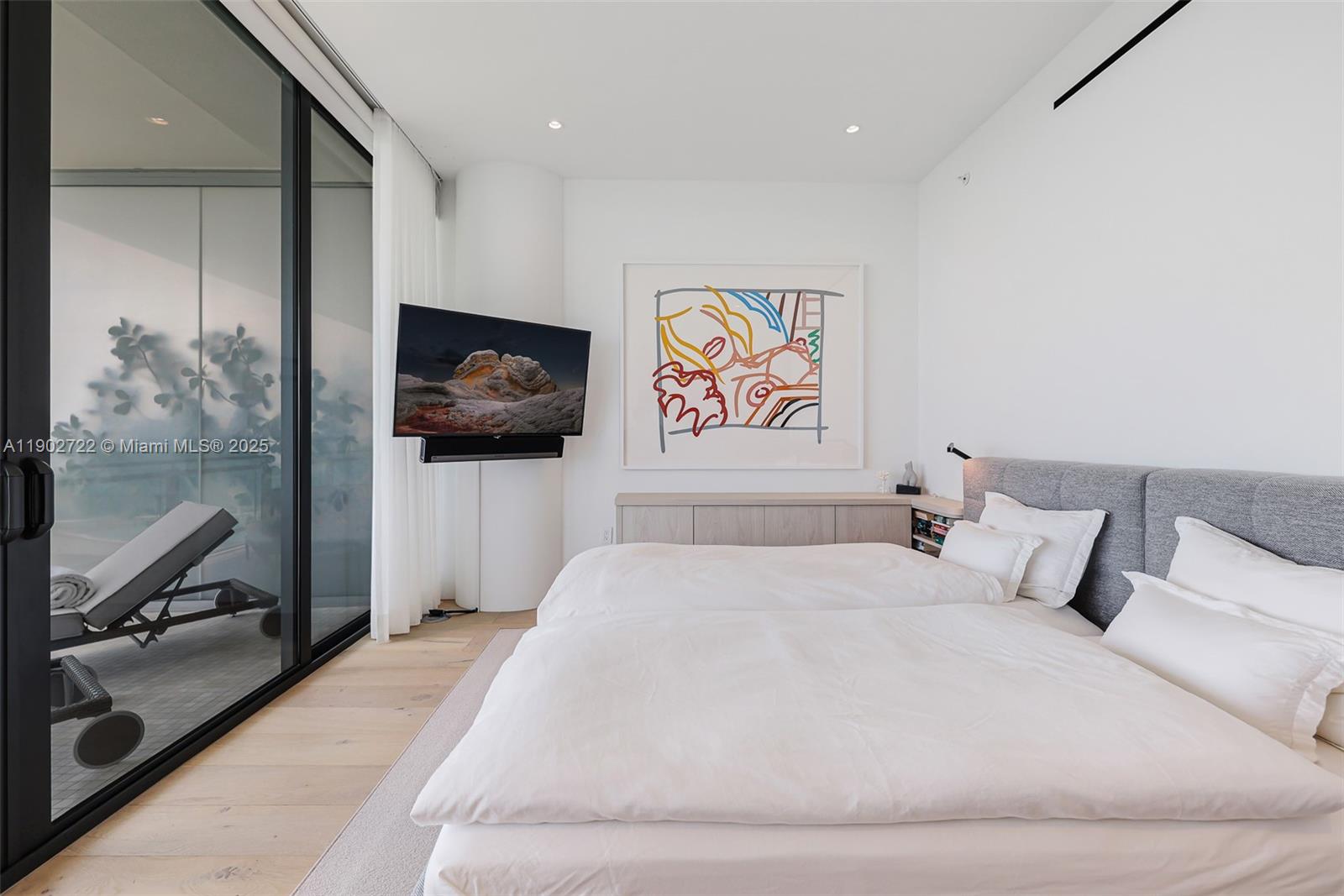 8701 Collins Ave # 904