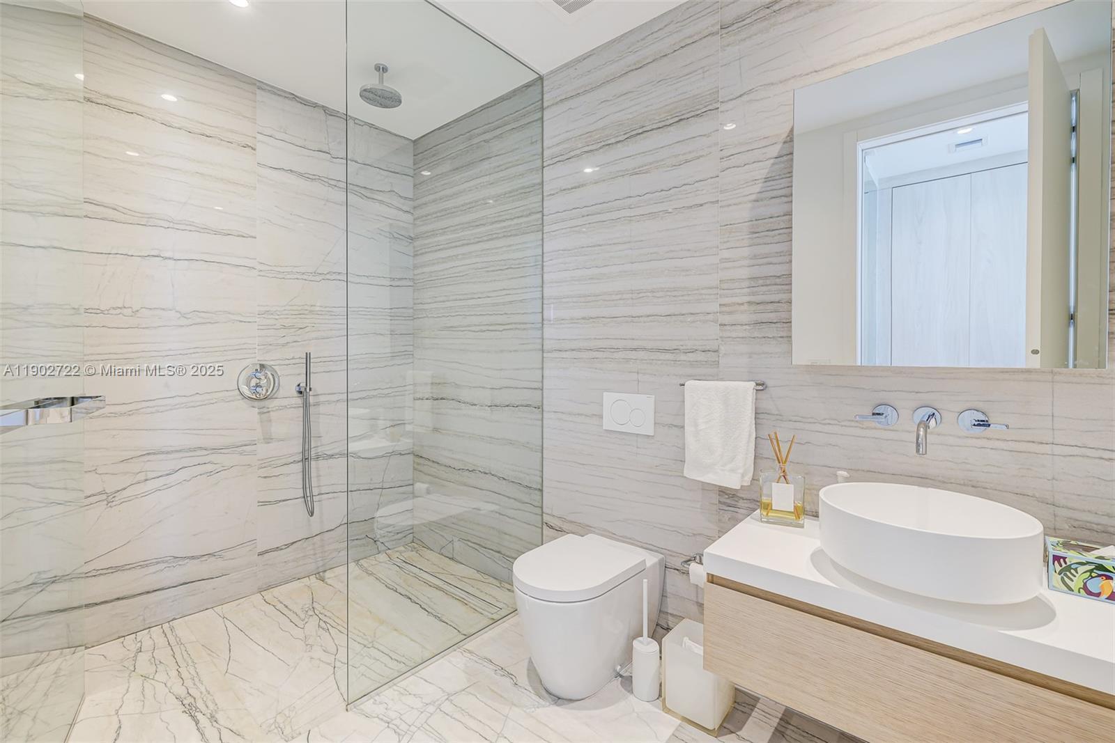 8701 Collins Ave # 904