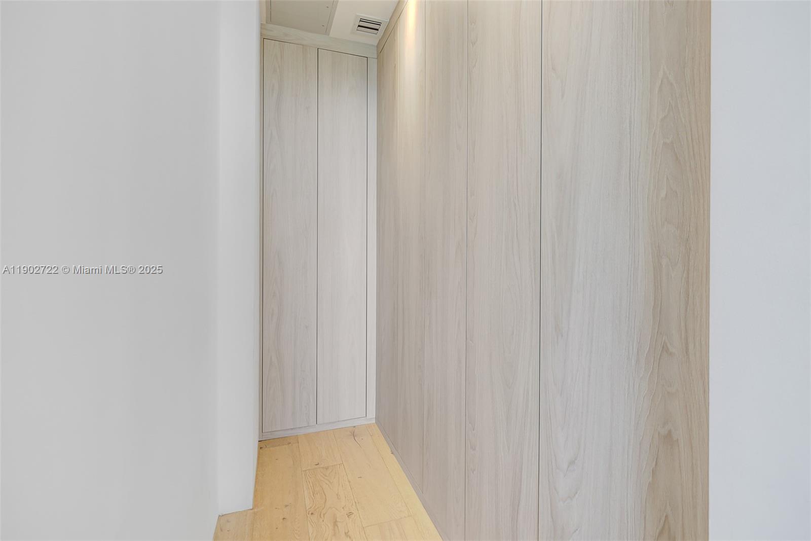 8701 Collins Ave # 904