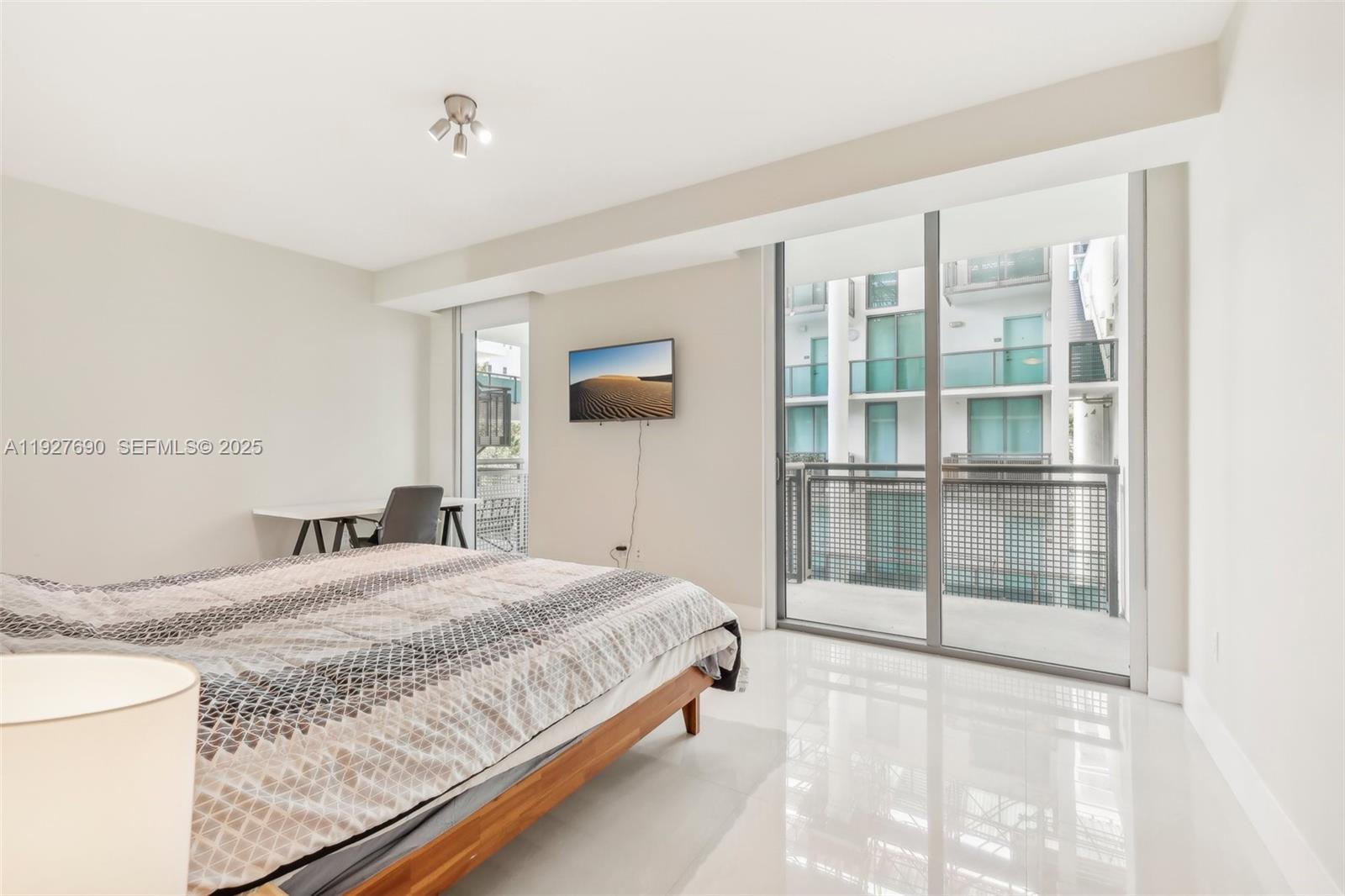 6000 Collins Ave # 306