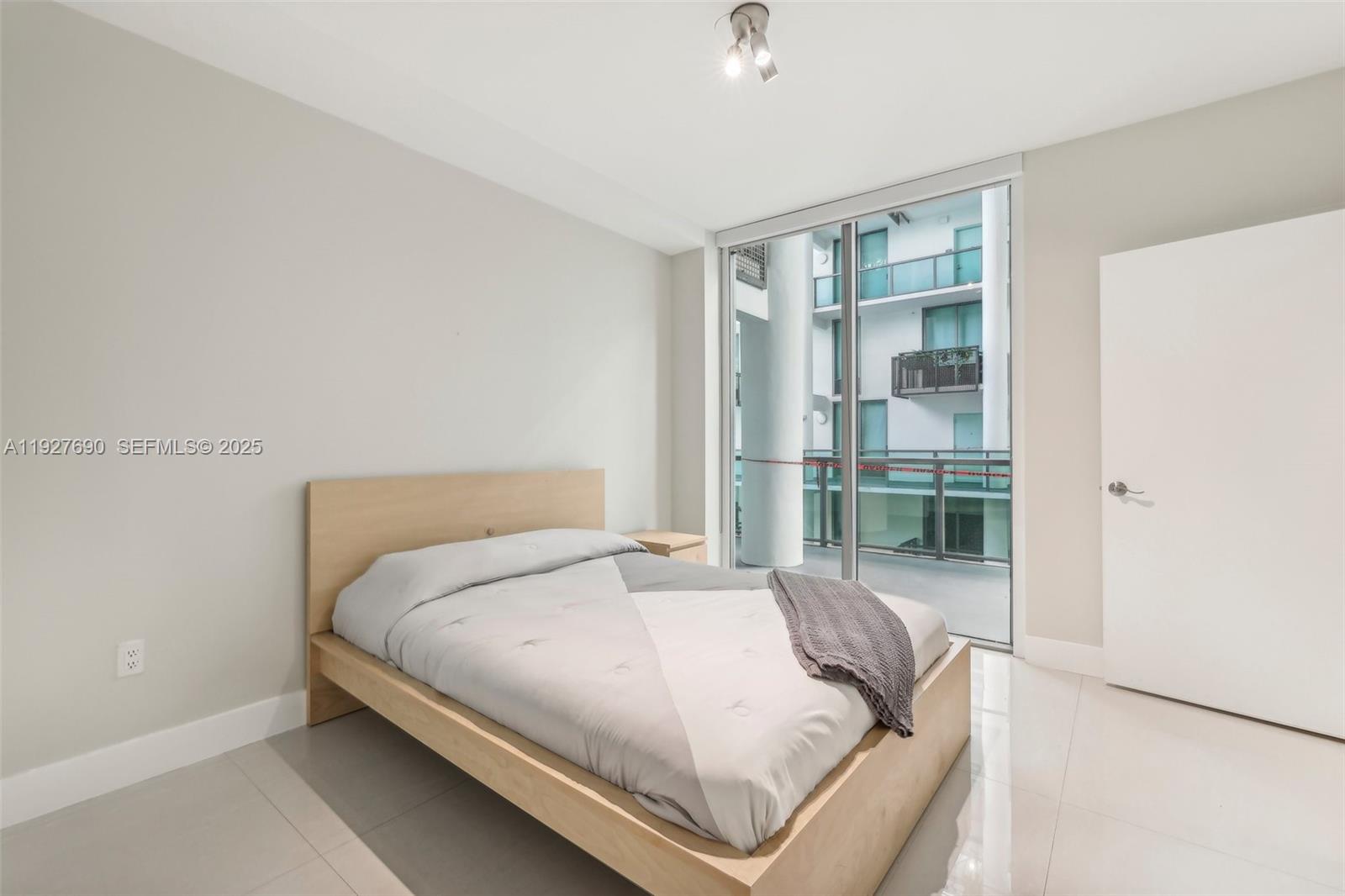 6000 Collins Ave # 306