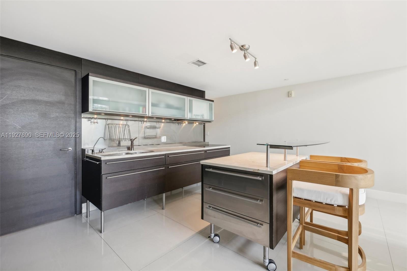 6000 Collins Ave # 306