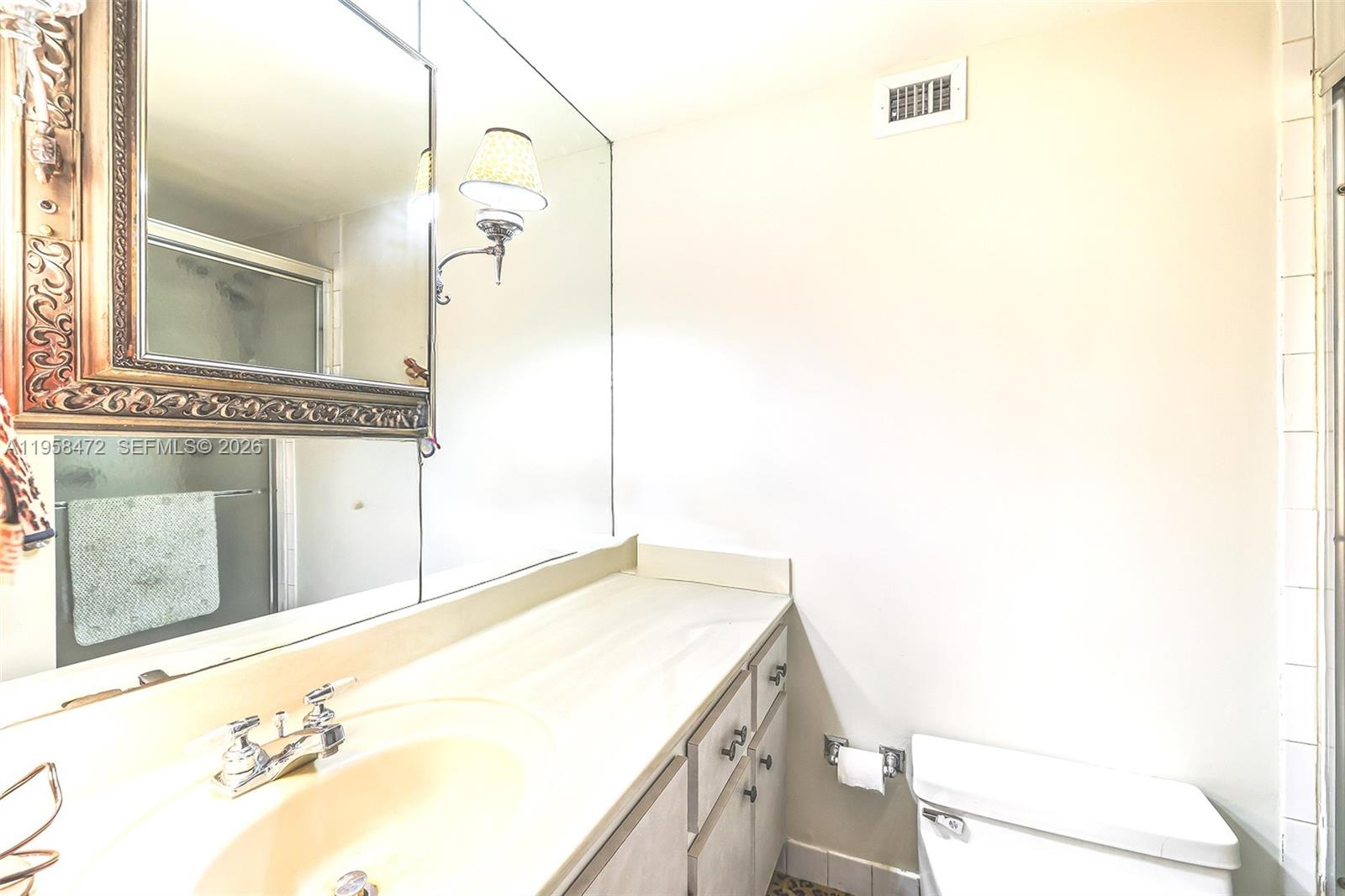 6039 Collins Ave # 833