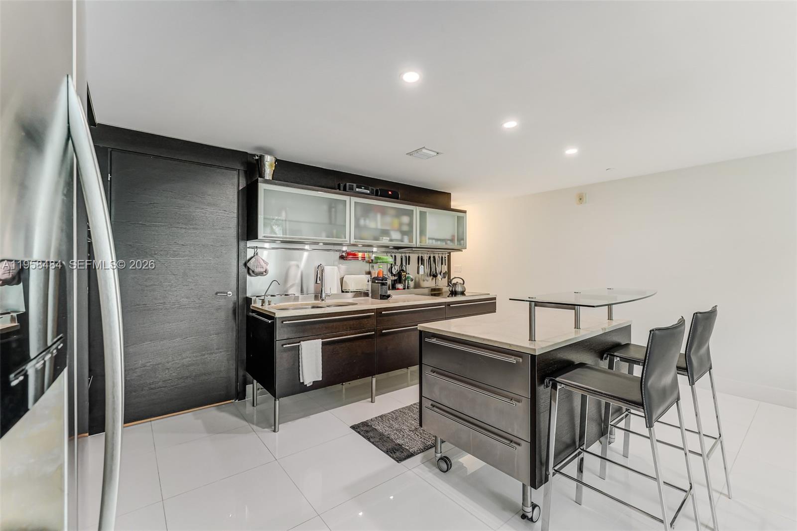 6000 Collins Ave # 112