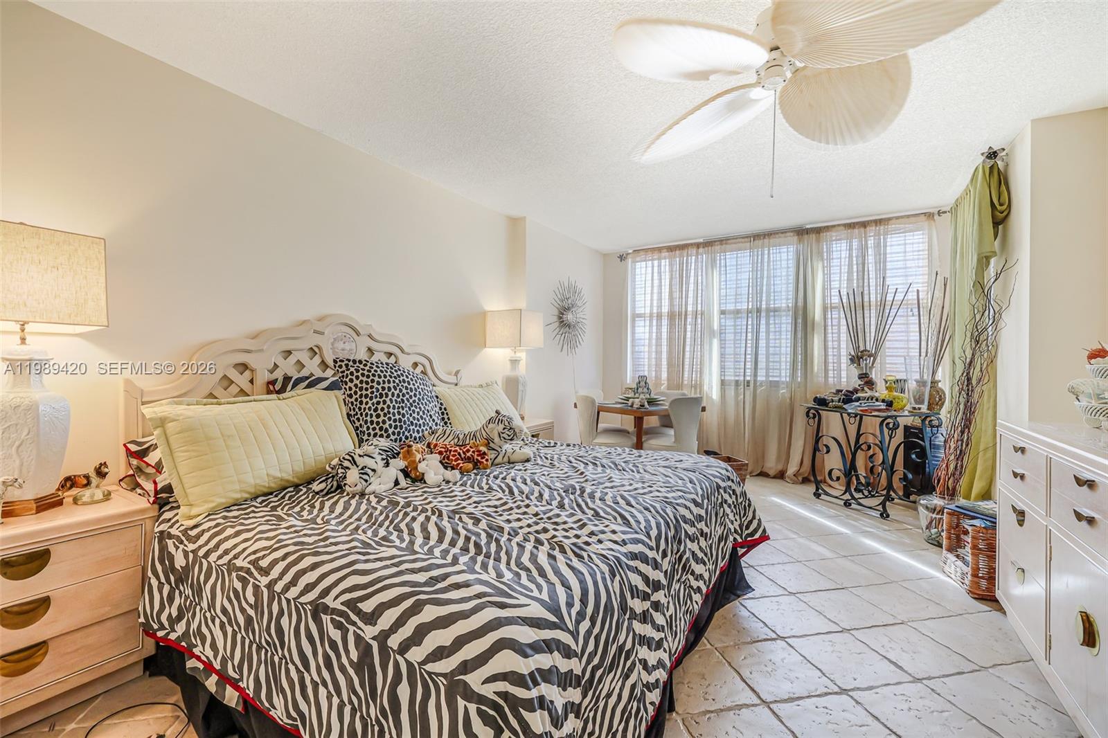 6039 Collins Ave # 833