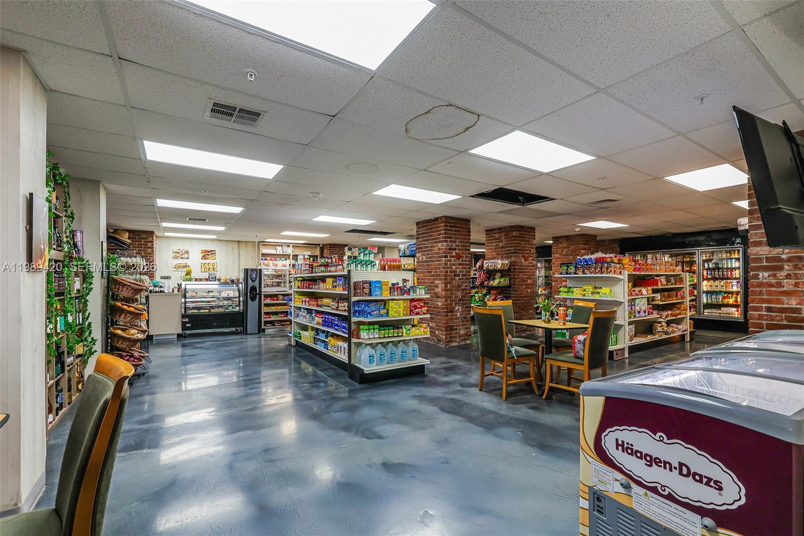 6039 Collins Ave # 833