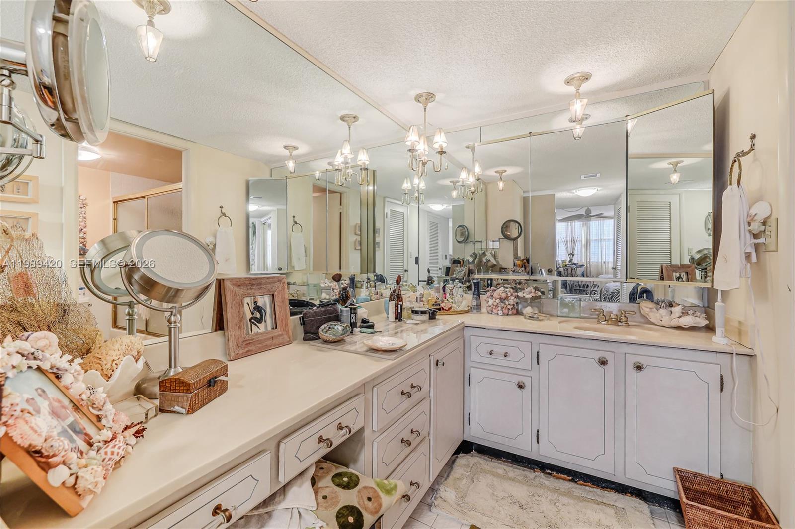 6039 Collins Ave # 833