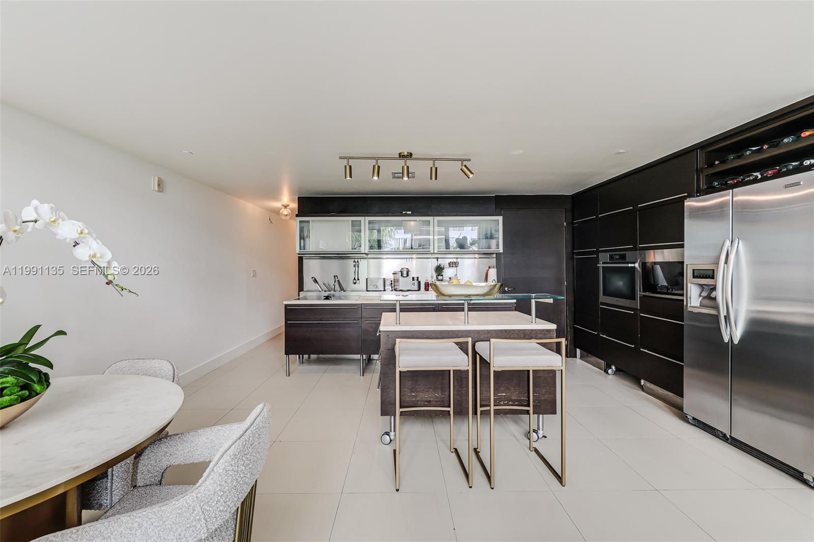 6000 Collins Ave # 523