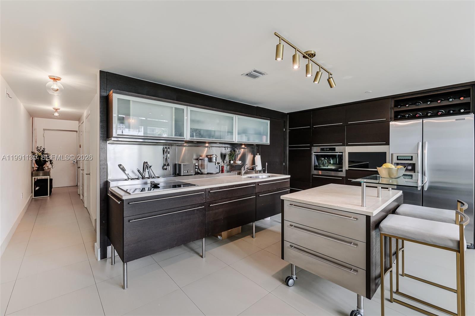 6000 Collins Ave # 523