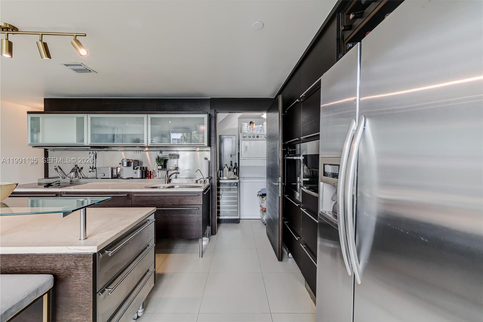 6000 Collins Ave # 523