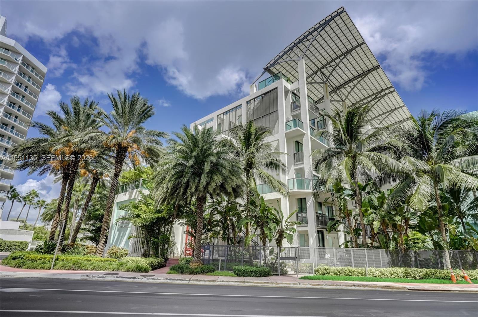 6000 Collins Ave # 523