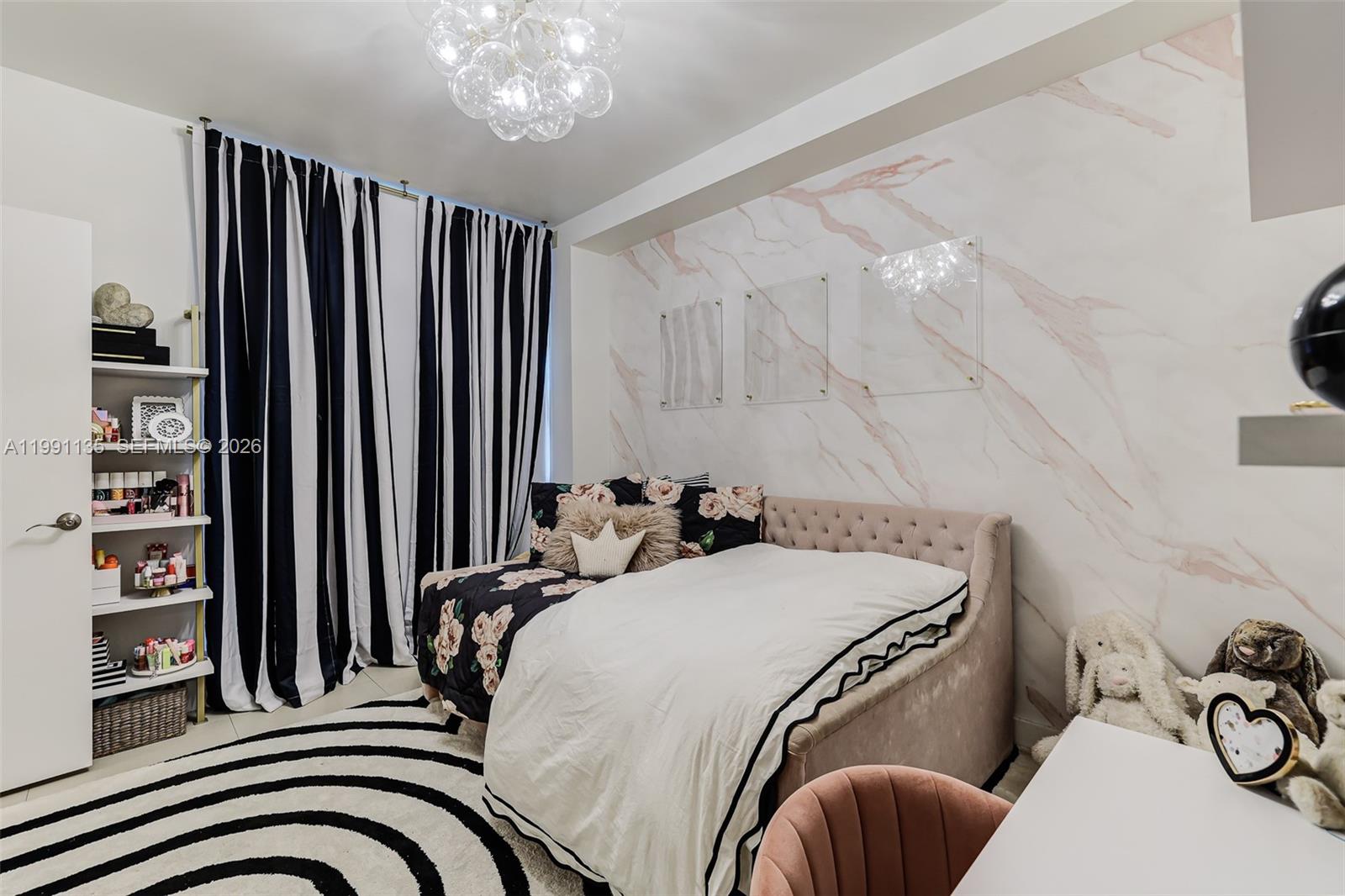 6000 Collins Ave # 523