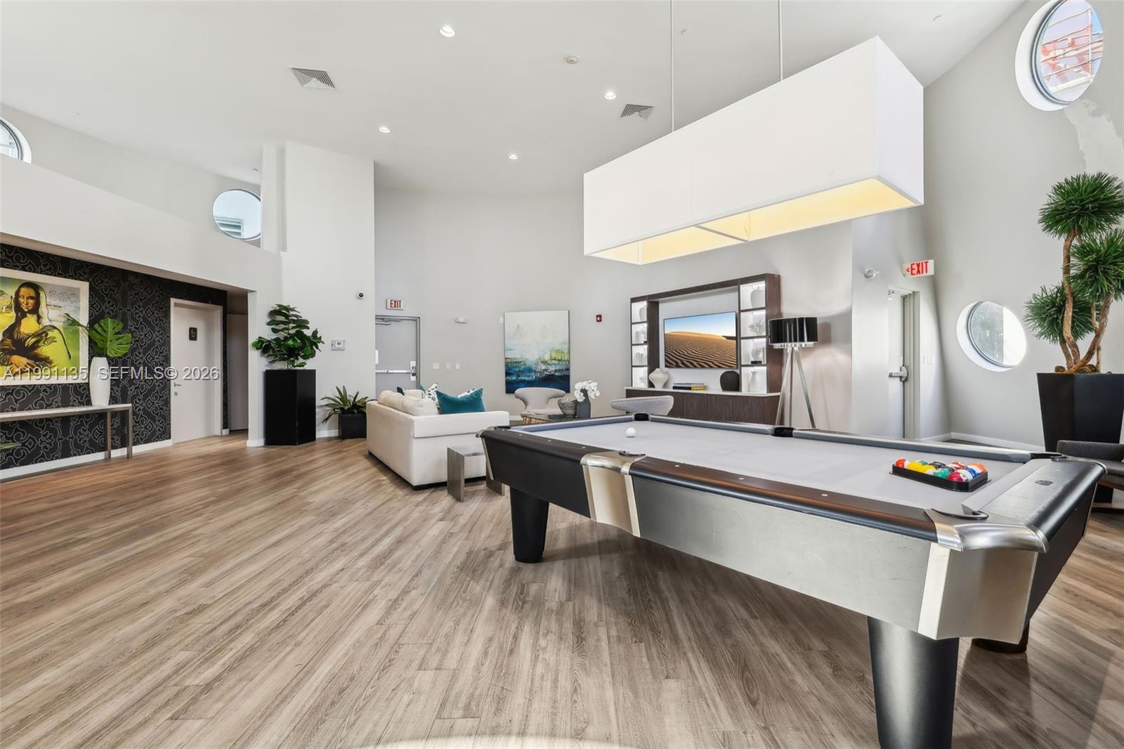 6000 Collins Ave # 523