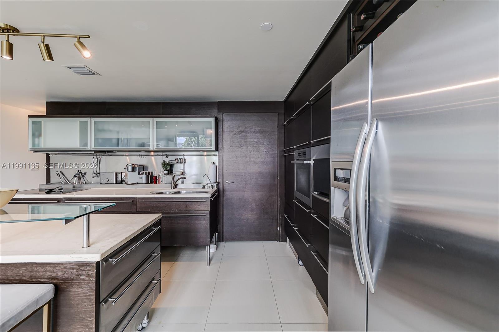 6000 Collins Ave # 523