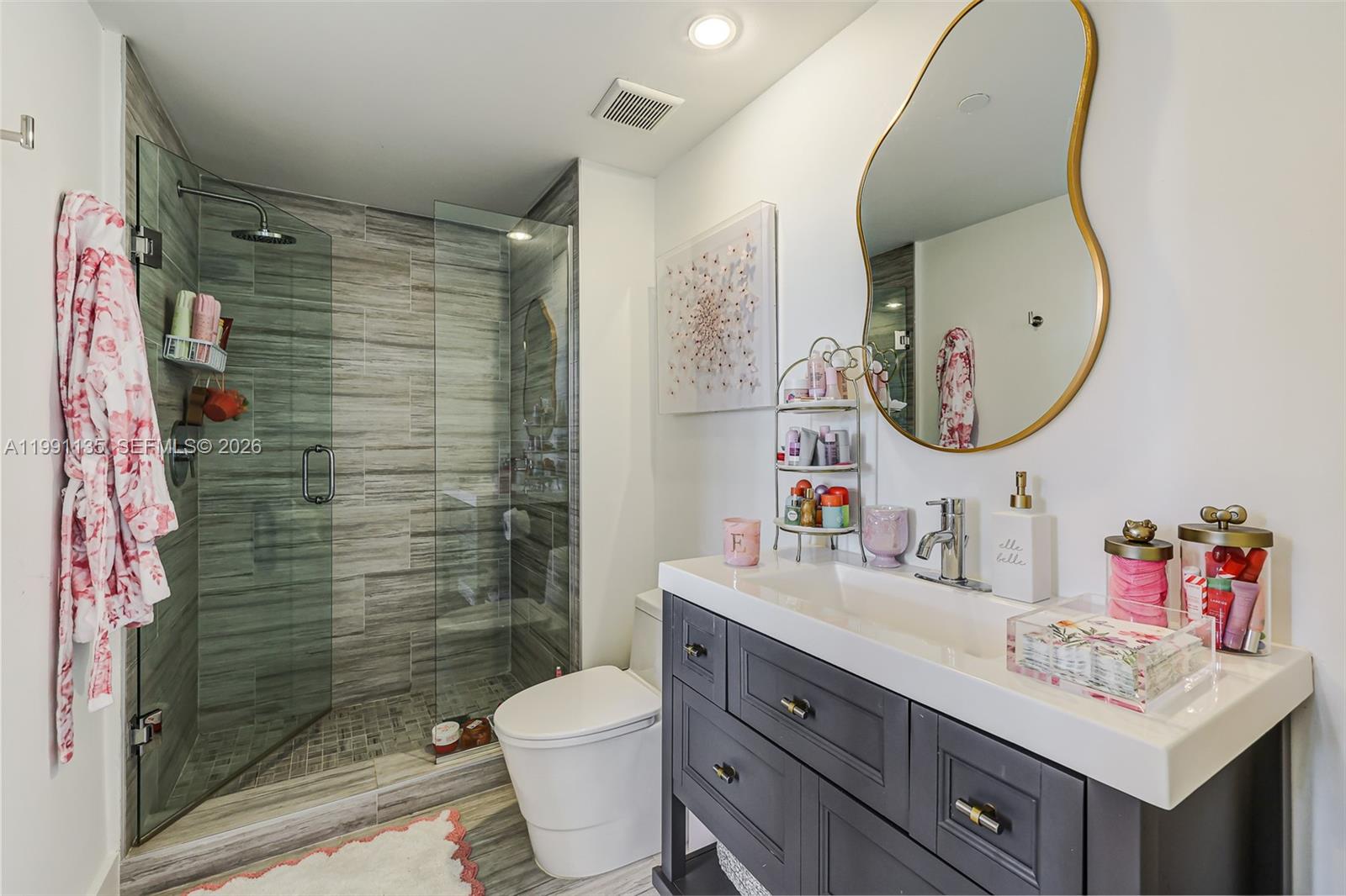 6000 Collins Ave # 523