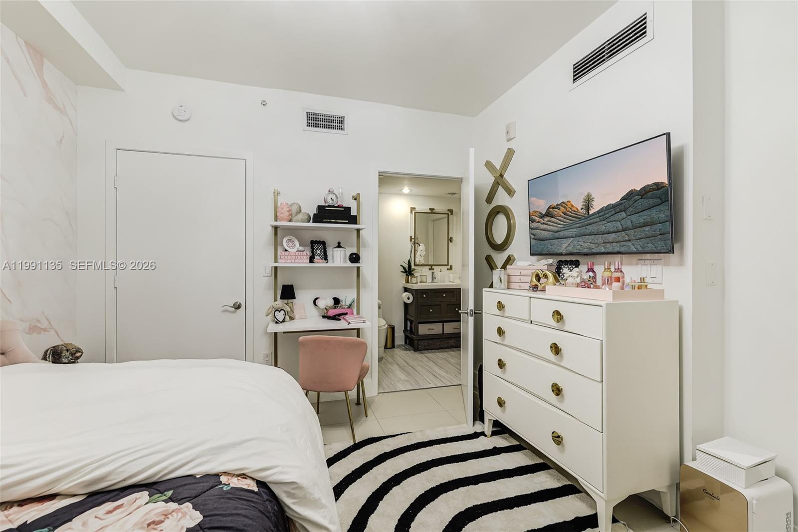 6000 Collins Ave # 523