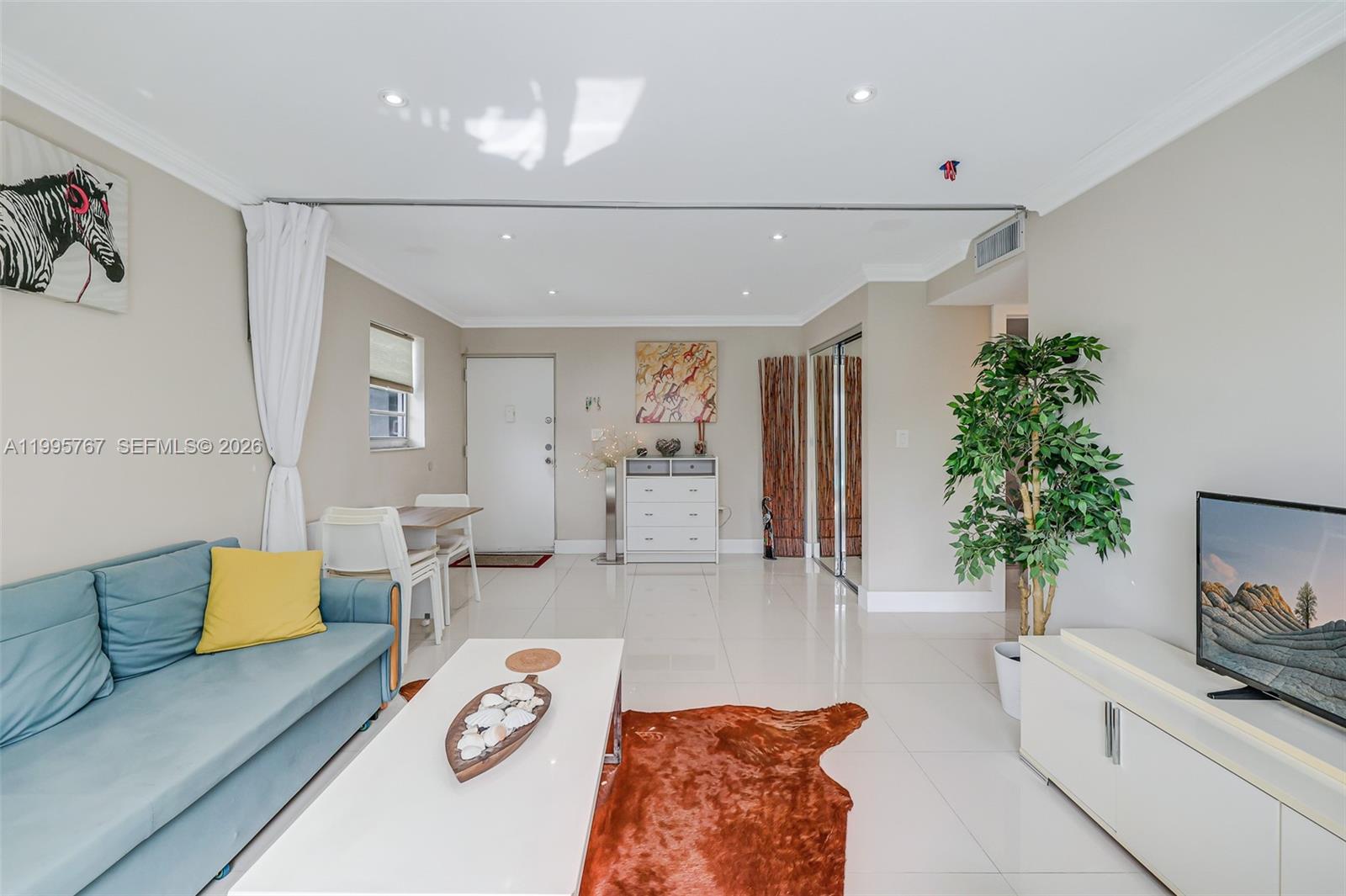 618 Euclid Ave # 204