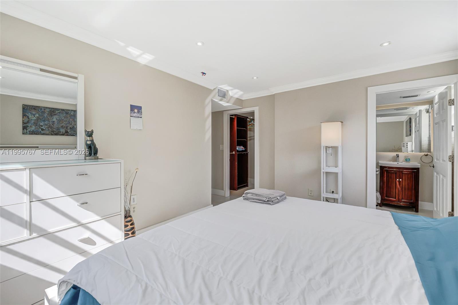 618 Euclid Ave # 204