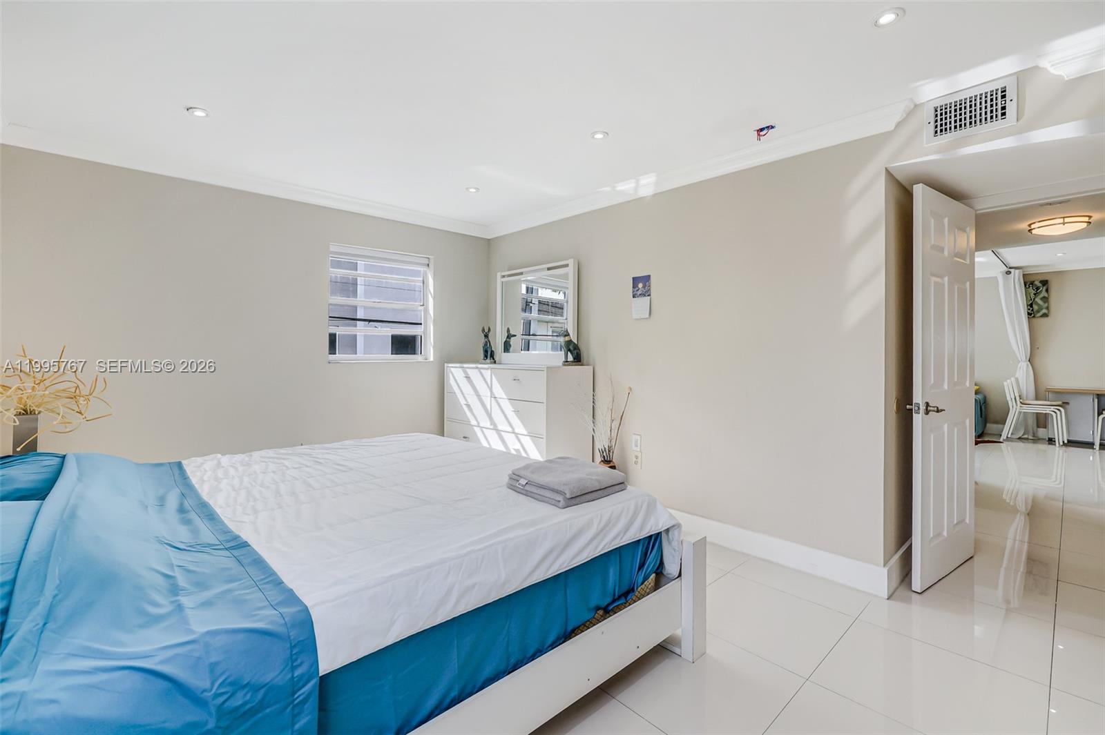 618 Euclid Ave # 204