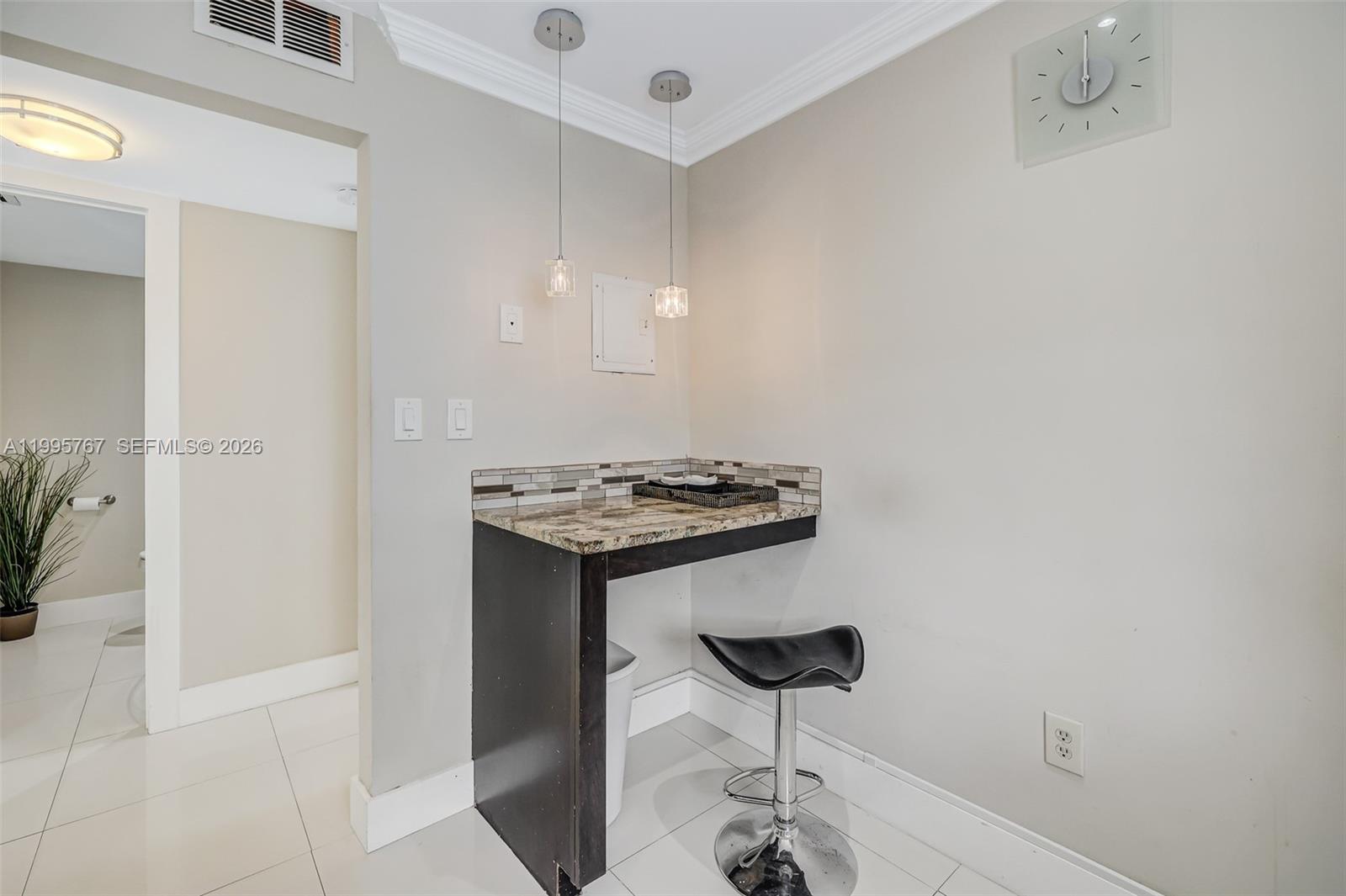 618 Euclid Ave # 204