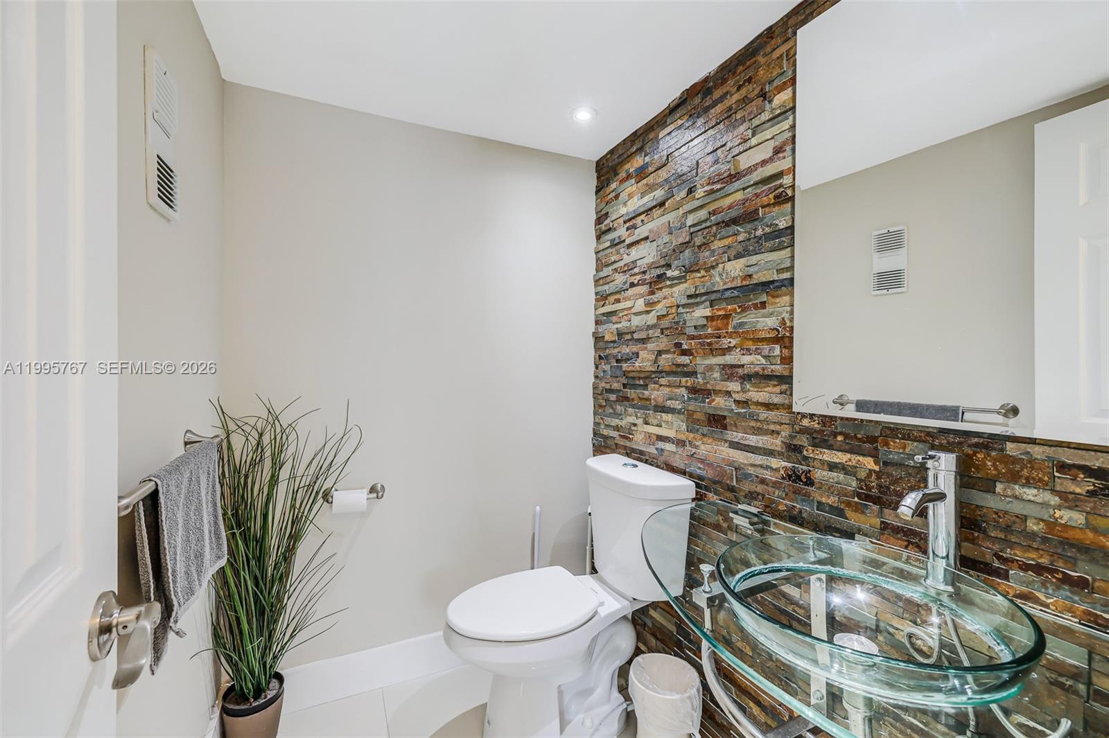 618 Euclid Ave # 204