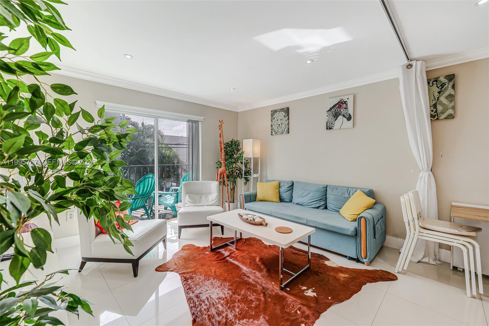 618 Euclid Ave # 204