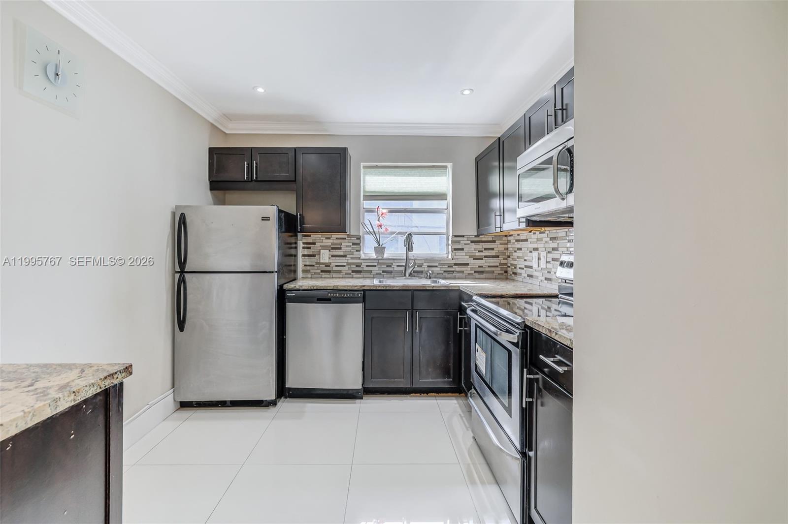 618 Euclid Ave # 204