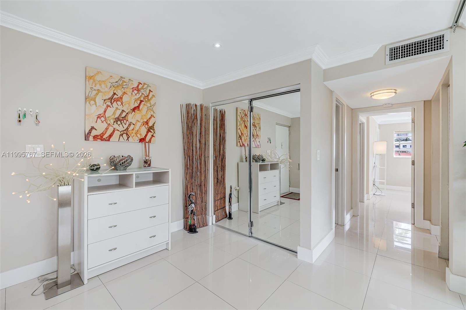 618 Euclid Ave # 204