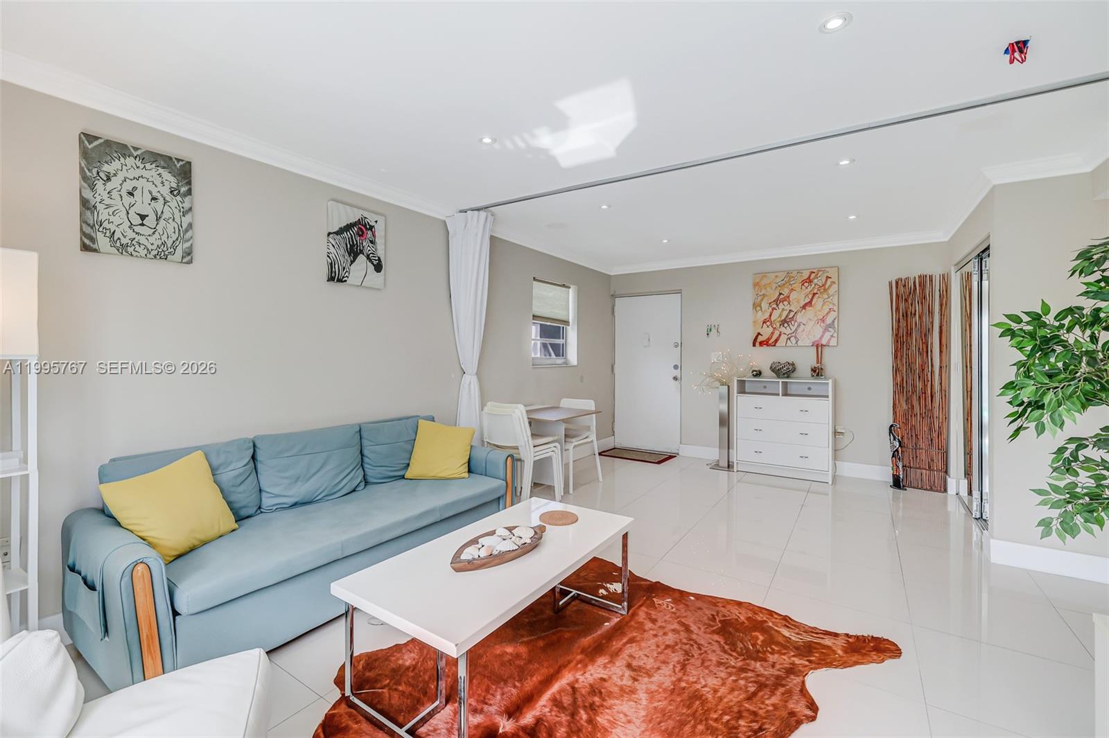 618 Euclid Ave # 204