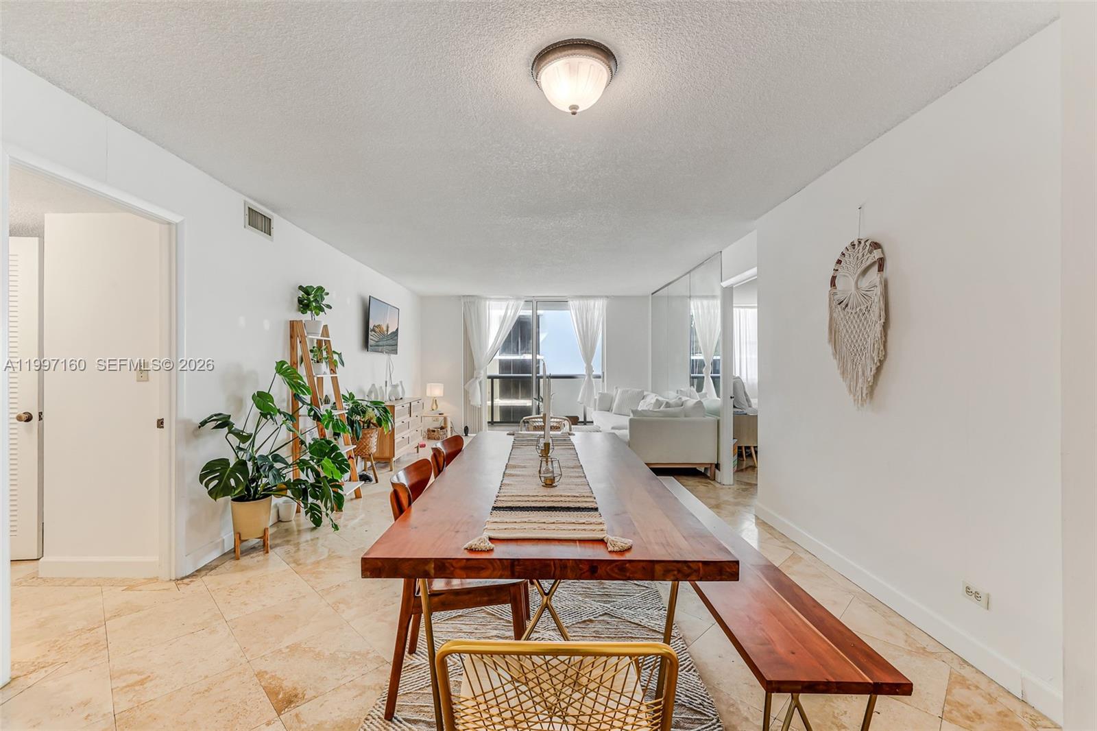 6039 Collins Ave # 1607