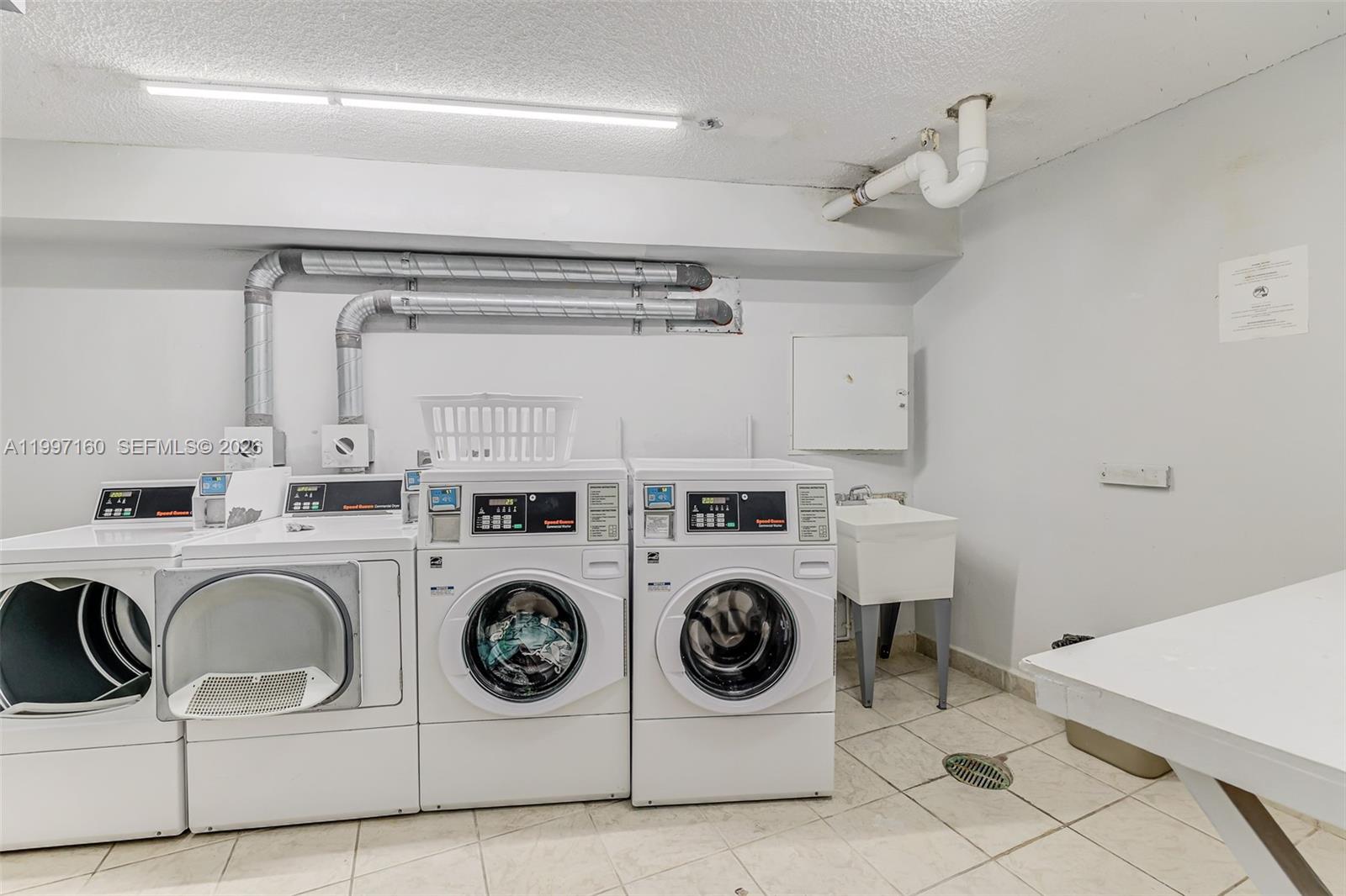 6039 Collins Ave # 1607