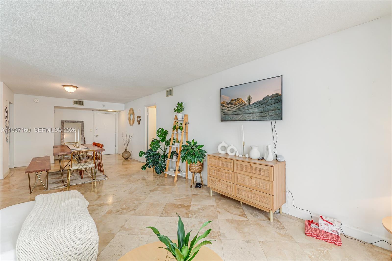 6039 Collins Ave # 1607