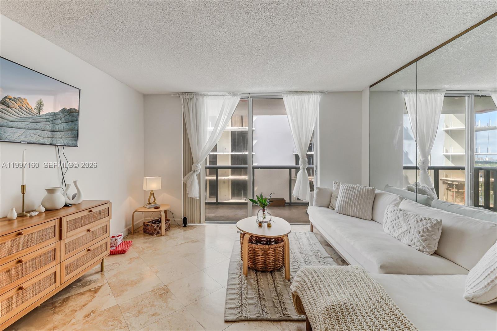 6039 Collins Ave # 1607