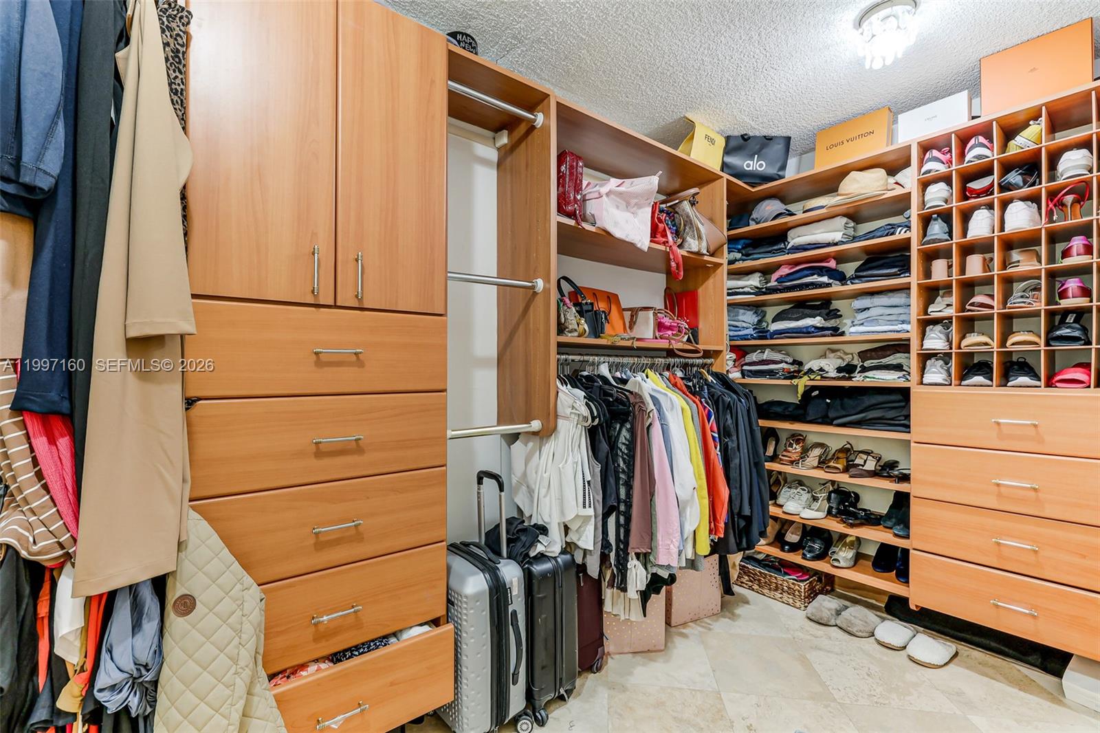 6039 Collins Ave # 1607