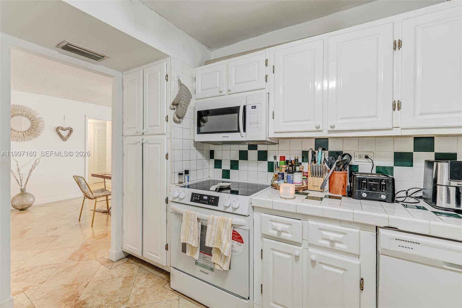 6039 Collins Ave # 1607