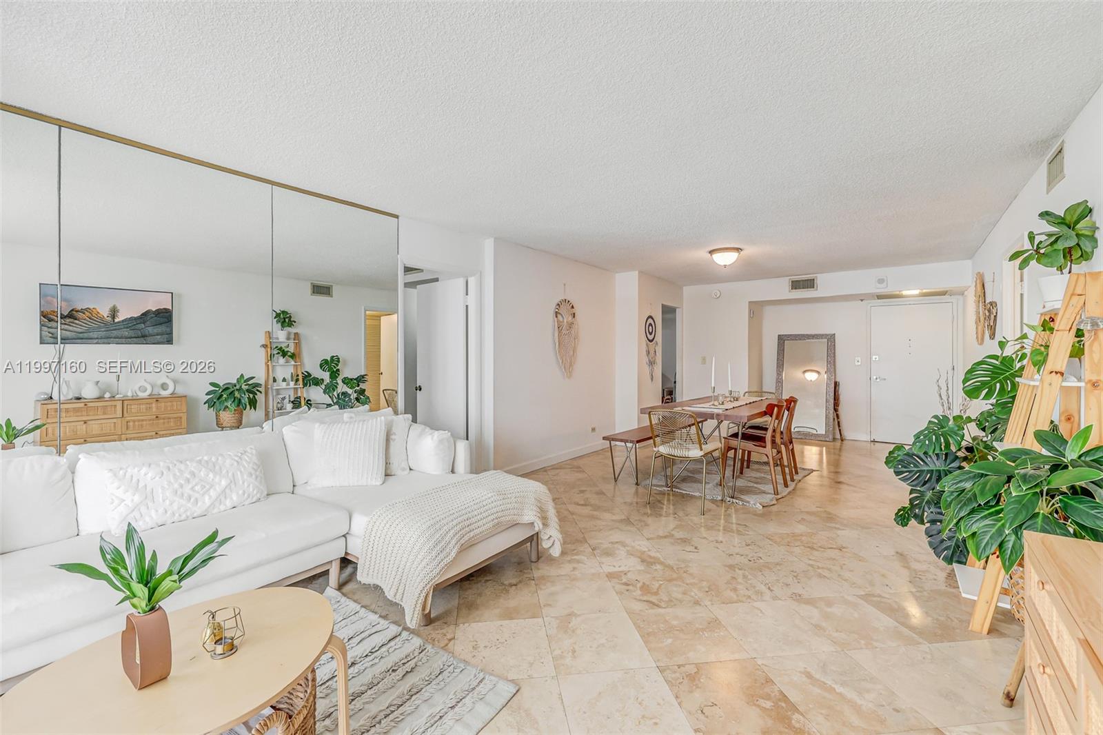 6039 Collins Ave # 1607
