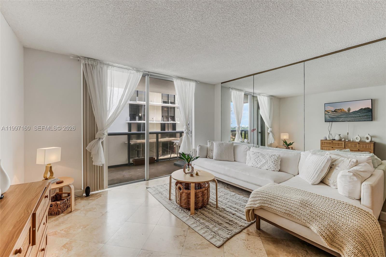 6039 Collins Ave # 1607