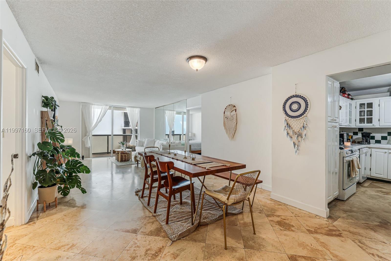 6039 Collins Ave # 1607