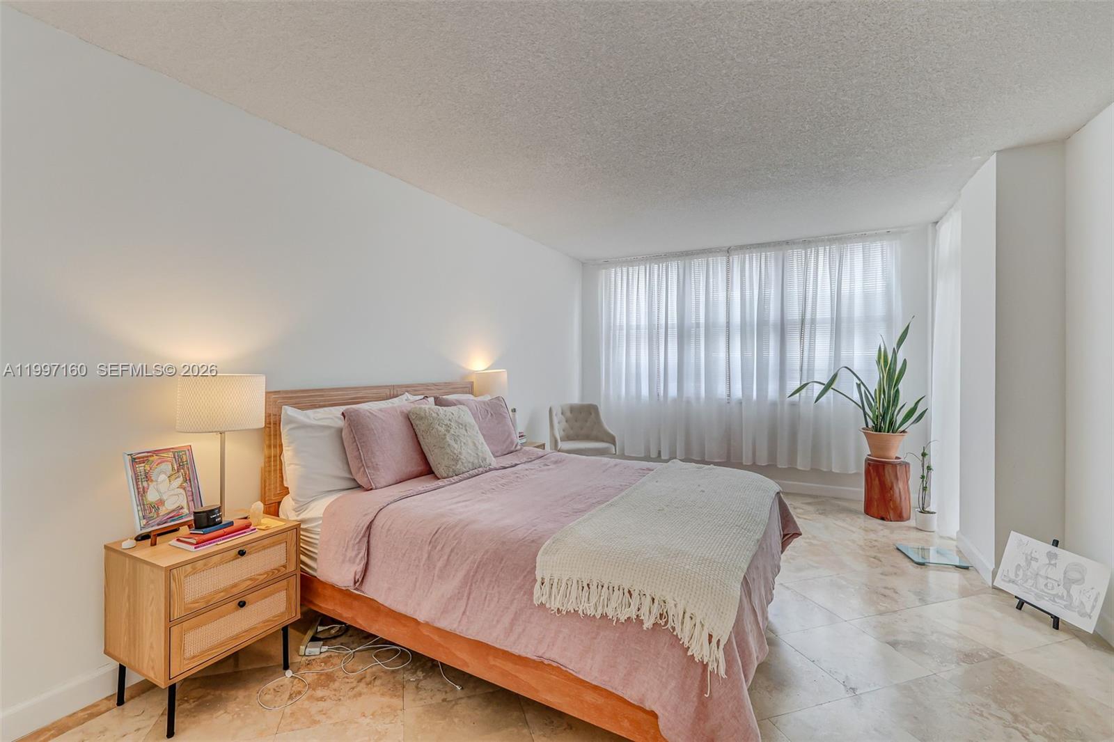 6039 Collins Ave # 1607