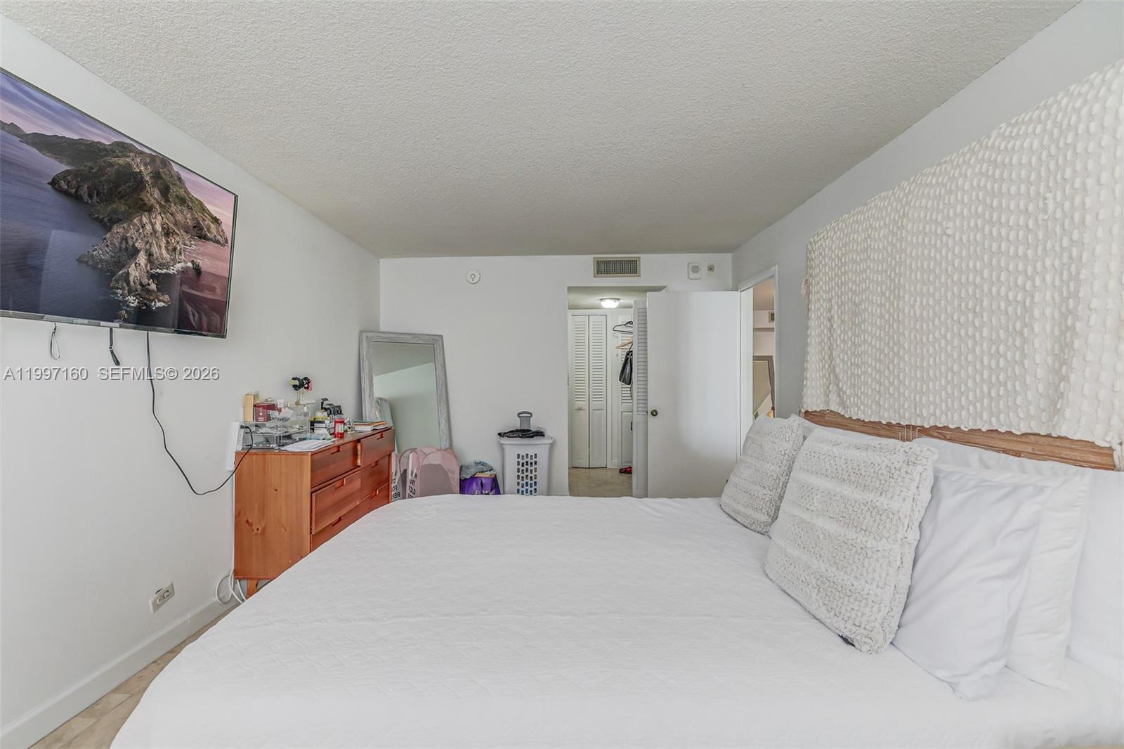 6039 Collins Ave # 1607
