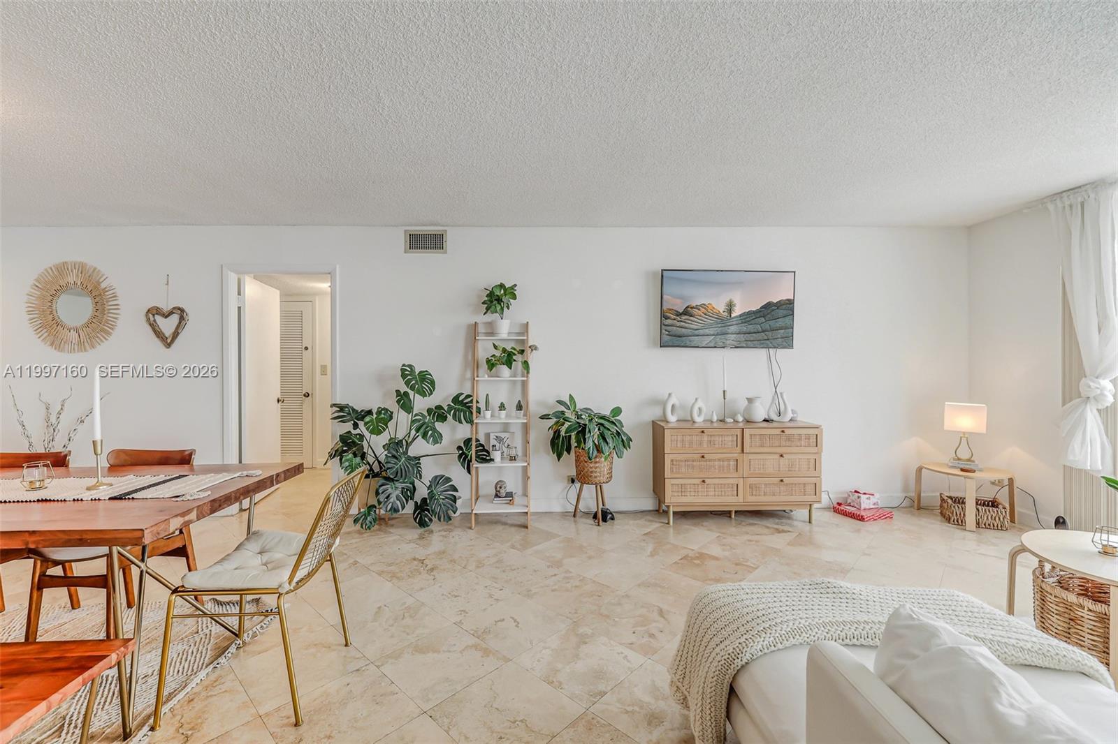 6039 Collins Ave # 1607