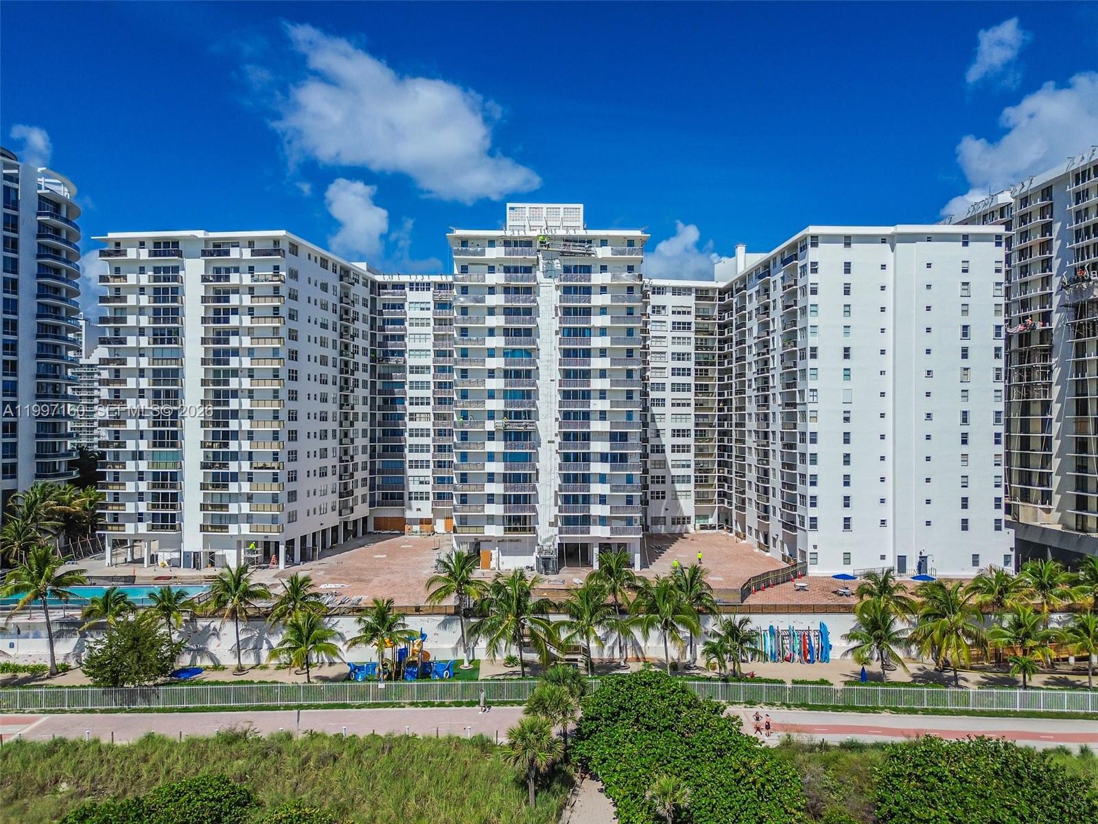 6039 Collins Ave # 1607