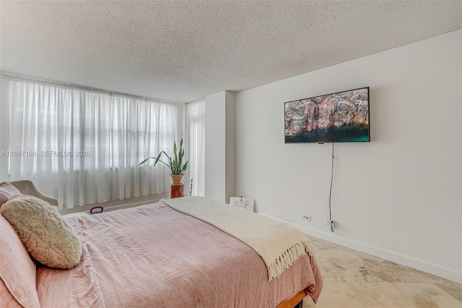 6039 Collins Ave # 1607