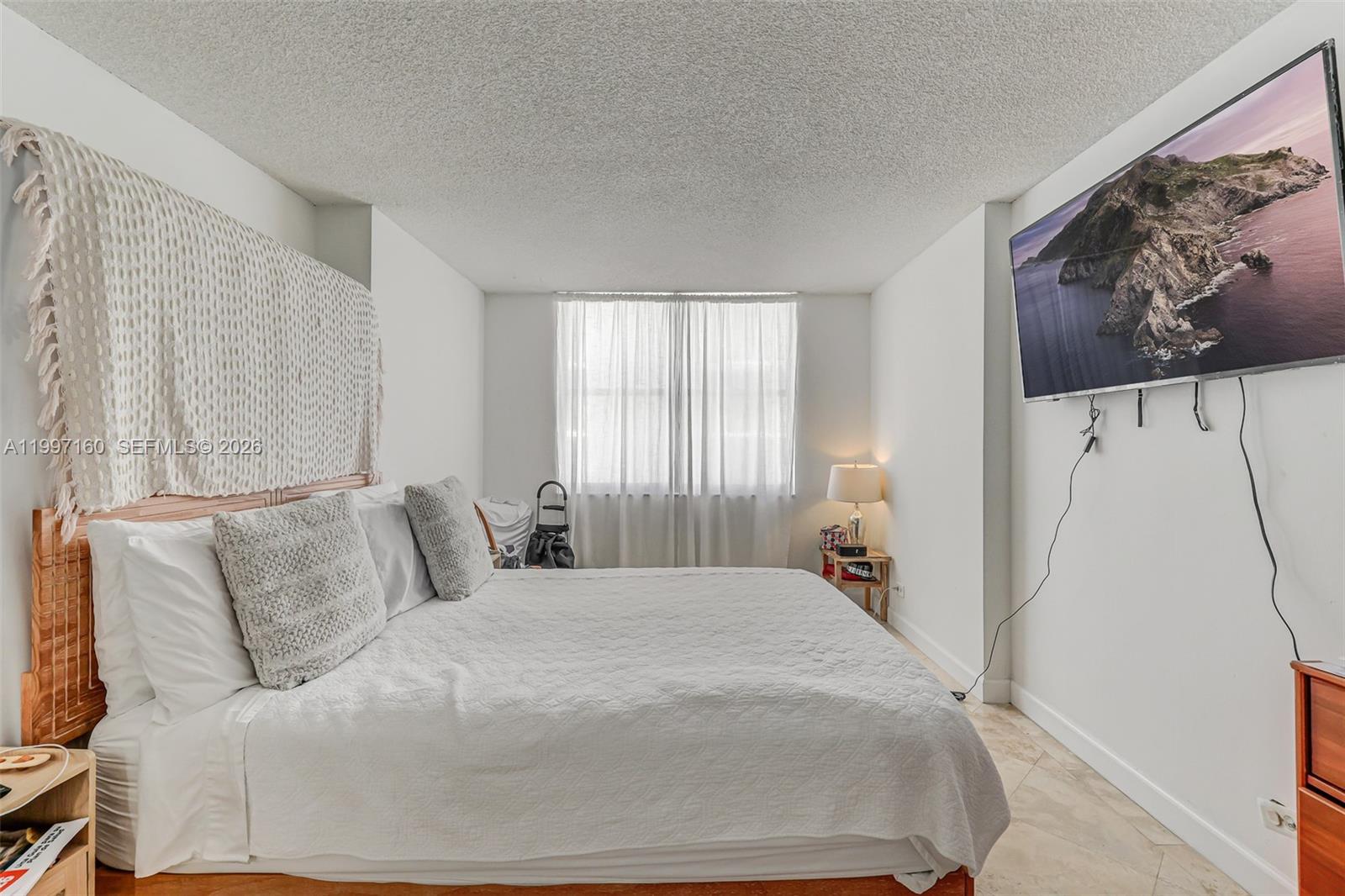 6039 Collins Ave # 1607