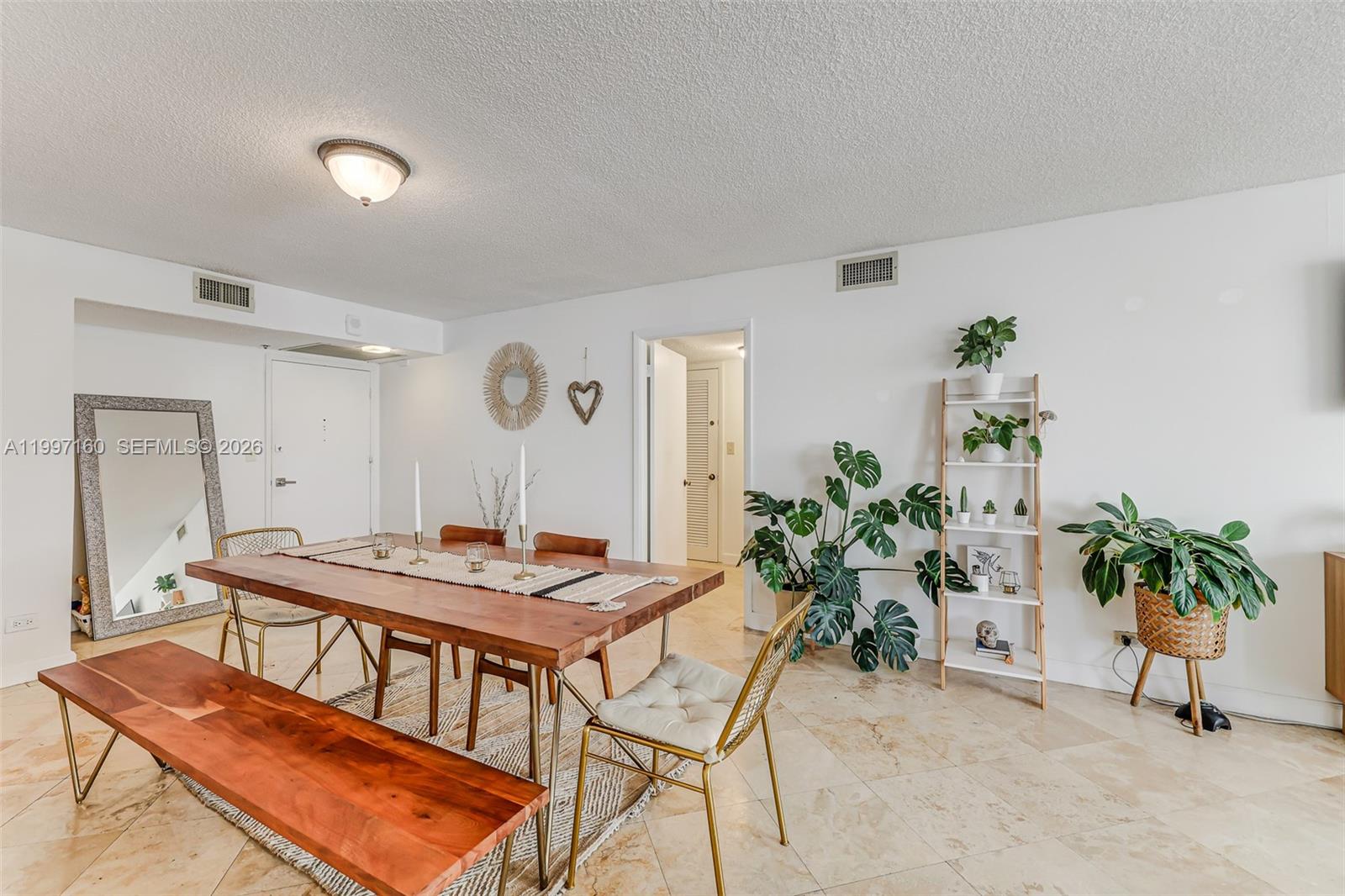 6039 Collins Ave # 1607