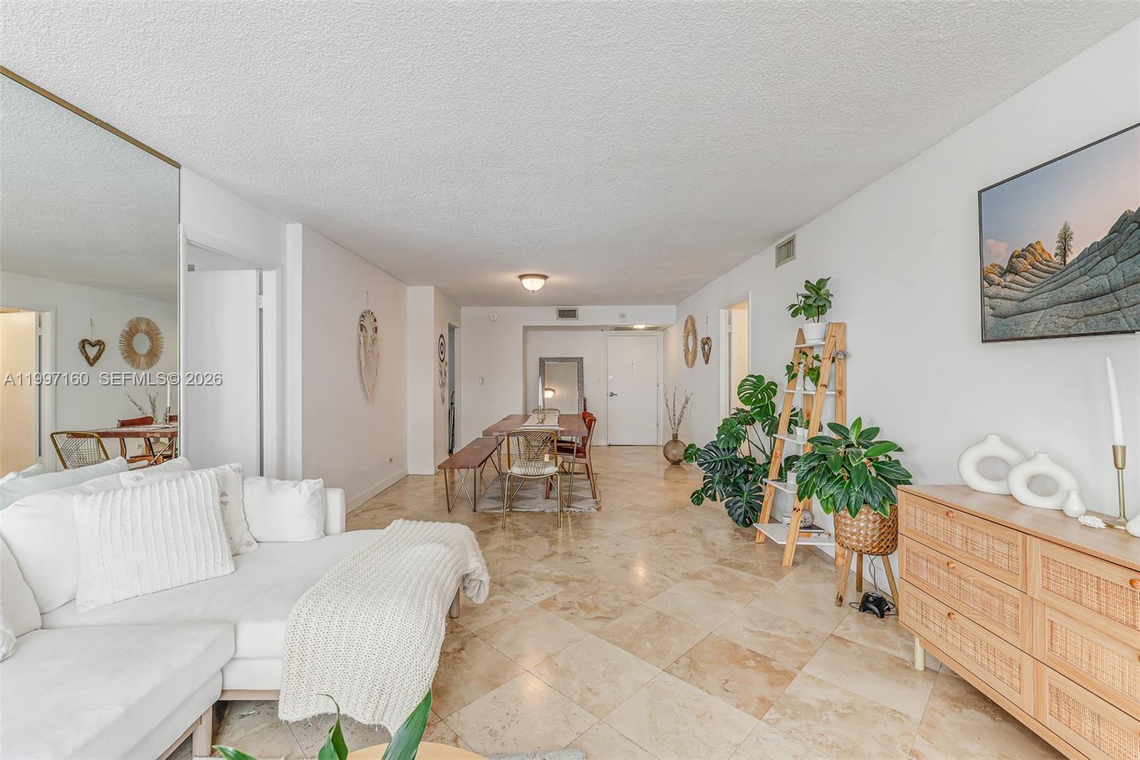 6039 Collins Ave # 1607