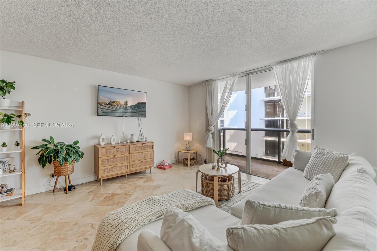 6039 Collins Ave # 1607