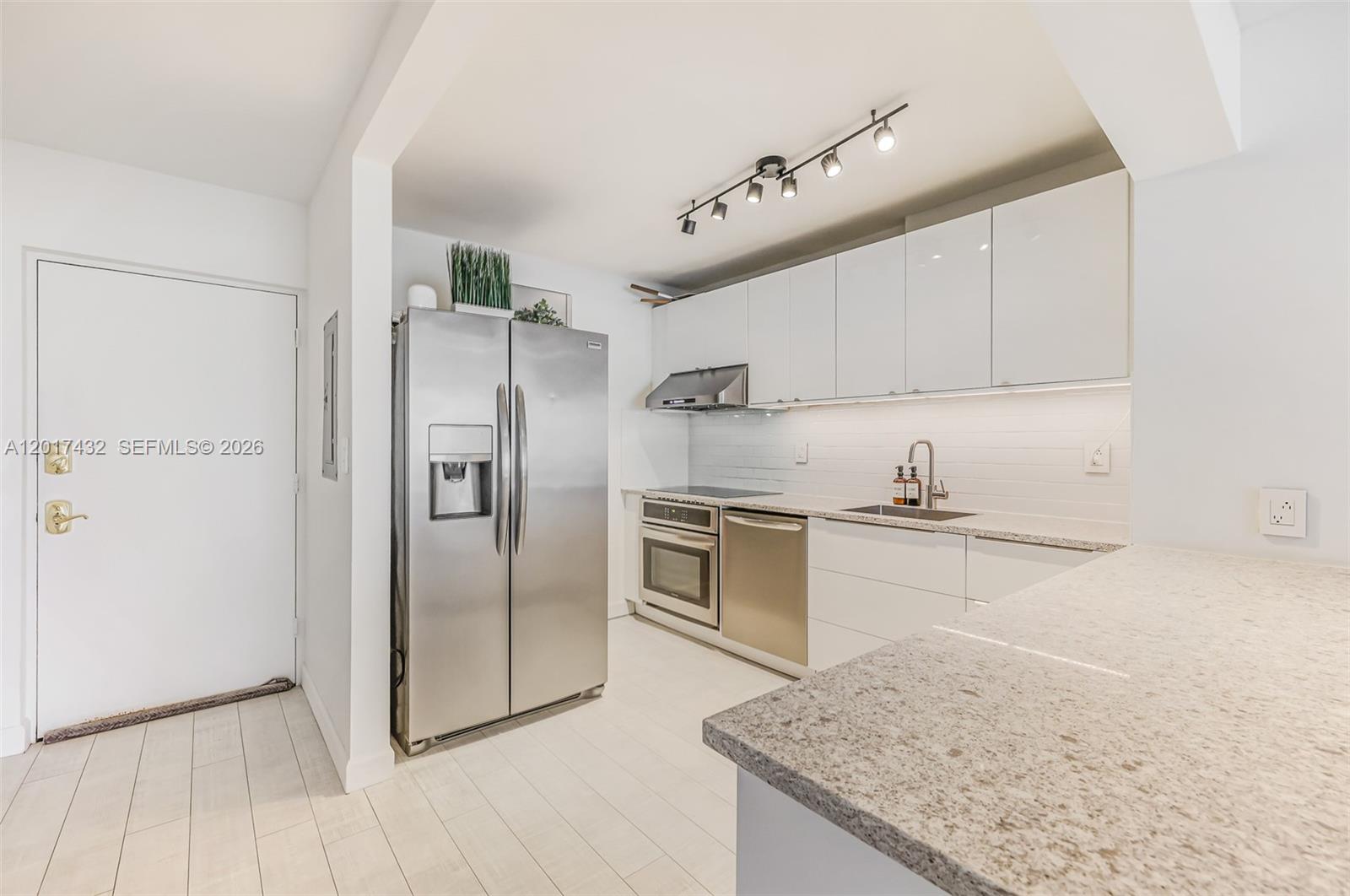 1331 Lincoln Rd # 704